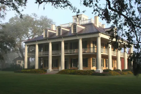 Courtyard by Marriott Baton Rouge South Отели в г. Батон-Руж