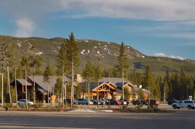 Headwaters Lodge & Cabins at Flagg Ranch Hoteles cerca de Old Faithful