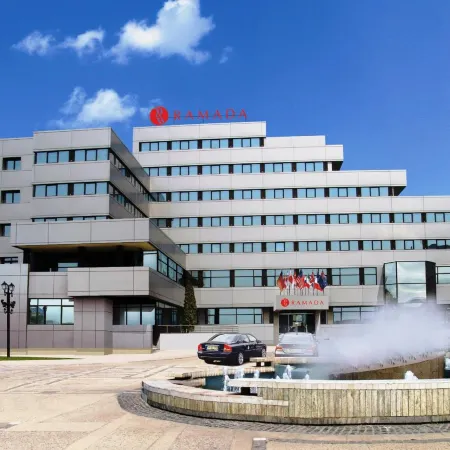 Ramada by Wyndham Iasi City Centre Отели в г. Яссы