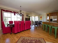 Rua Resort Hotels near Hamilton Zoo