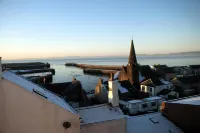 The Golden Lion Hotel - Homestays
