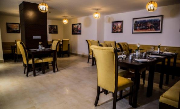 Naylover Hotel Suites - Housity