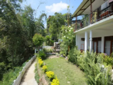 埃勒巖邊旅館 埃勒酒店