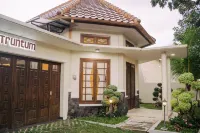 Guesthouse Syariah Griya Truntum Hotel a Laweyan