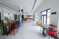 RedDoorz Plus Near Kualanamu Airport - Business
