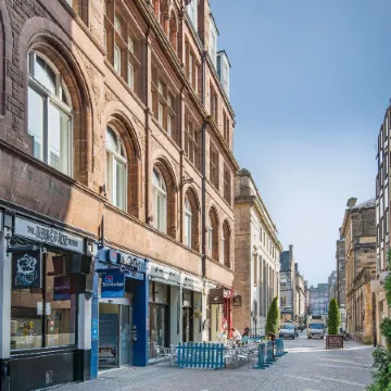 Travelodge Edinburgh Central Queen Street Отели рядом с достопримечательностью «Бротон»
