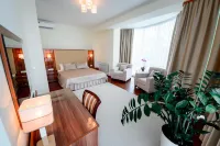 Metropolis Hotel