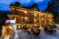 Hotel Holiday Home International - by  Vivaan - ห้องครัว