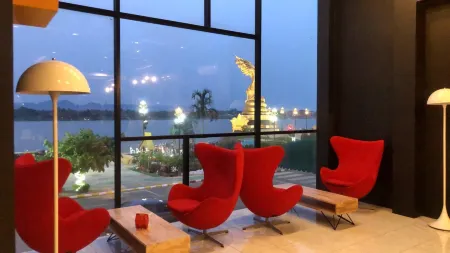 Chic-Chidkong Boutique Hotel Отели рядом с достопримечательностью «Wat Phra in Plaeng»