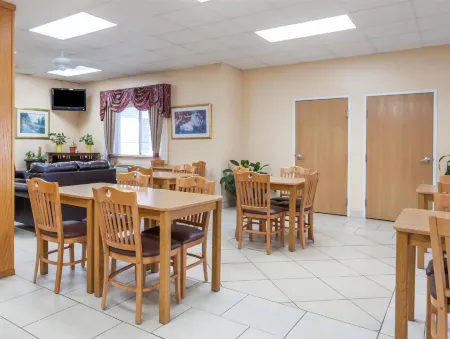 Days Inn by Wyndham Imlay City Отели в г. Lapeer County