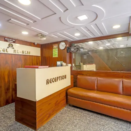 Al Alif Service Apartmets Отели рядом с достопримечательностью «Рынок Бхенди-Базар»