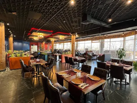 Аструс (ЦДТ) Отели рядом с достопримечательностью «Старый Арбат»