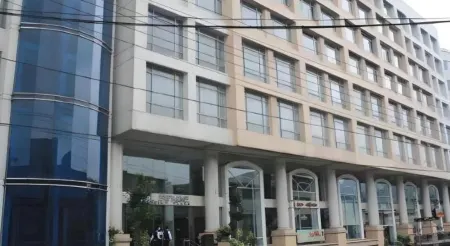 Hotel Supreme Отели рядом с достопримечательностью «La Trinidad Vegetable Trading Post»