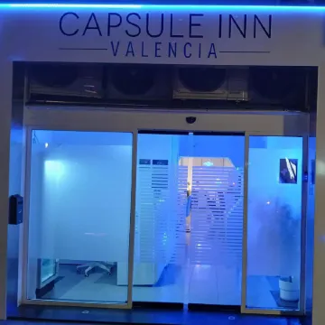 Capsule Inn Valencia Hostel Отели рядом с достопримечательностью «Башни Серранос»