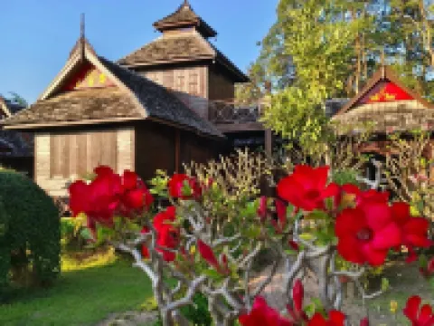 เฮือนทิพย์วิมาน โรงแรมในอำเภอ ดอยหล่อ