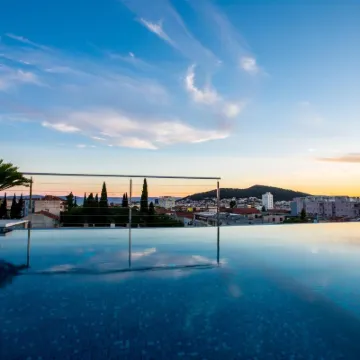 Art Hotel Hotels near Mladezi Park Stadium