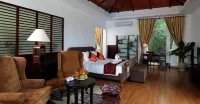 Nui Thom Ecolodge - parking
