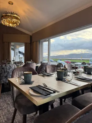 The Lilly Restaurant with Rooms - Homestays