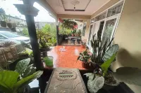 OYO 94841 Alodia Homestay Family