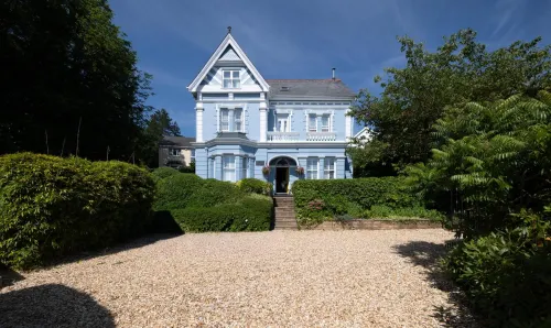 James' Place at Brynawel - parking