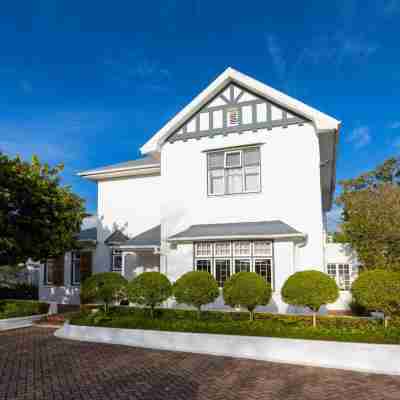 Whispering Oaks Guest House Hotel Exterior