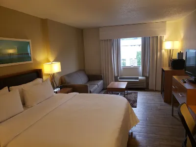 Holiday Inn Express Pittsburgh-North (Harmarville) Hotels in Harmar Township