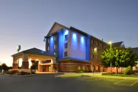Holiday Inn Express Breezewood Hotels in Everett
