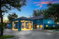 Super 8 by Wyndham McHenry/Fox Lake Area