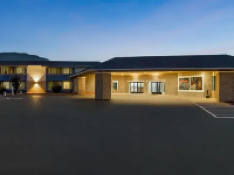 AmericInn by Wyndham la Crosse Riverfront Conference Center Hotels in La Crosse