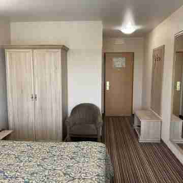 Zemlyanichniye Holmy Hotel Rooms