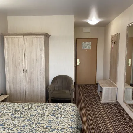 Земляничные Холмы Отели рядом с достопримечательностью «Памятник А.П. Чехову»