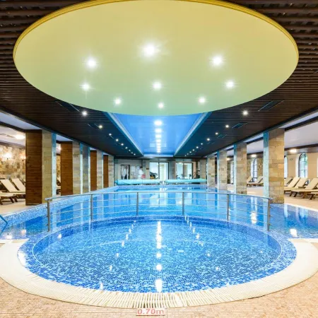 Grand Royale Apartment Complex & Spa