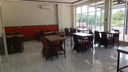 Hotel Apex Dobo Отели в г. Pulau-Pulau Aru