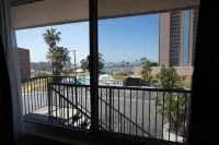 Days Inn by Wyndham Oceanside - Scenic