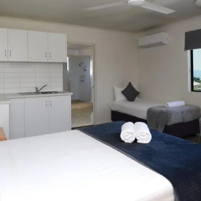 Summit Motel Hotels near Townsville Railway Station