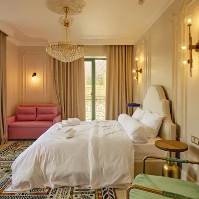 The Cult Hotel a 