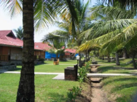 Ocean Queen Resort Hotels in Cisolok