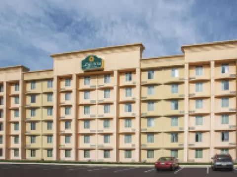 La Quinta Inn & Suites by Wyndham Indianapolis South Hotels near Garfield Park Conservatory