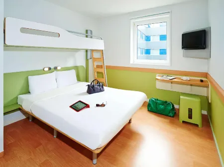 Ibis Budget Saint-Omer Centre Отели в г. Клермаре
