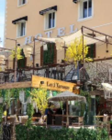 هوتل ريستورانت لي 3 تيراسيز فنادق في 