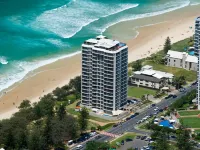 Golden Sands on the Beach - Absolute Beachfront Apartments Hotels in Main Beach