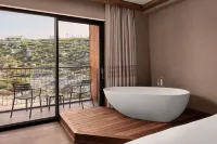 Ceylan Splend'or Uludag, Autograph Collection - Bathtub