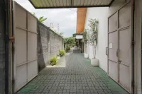 Urbanview Hotel Syariah Griya Asri Patran Near Tugu Station