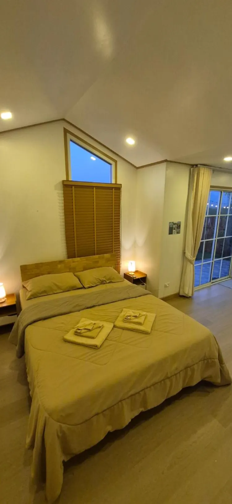 ห้องเตียงใหญ่ 1 เตียง วิวภูเขา