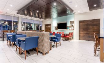 Holiday Inn Express & Suites Florence - Cincinnati Airport