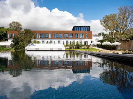 Senhora da Rosa, Tradition & Nature Hotel Отели в г. Понта-Делгада