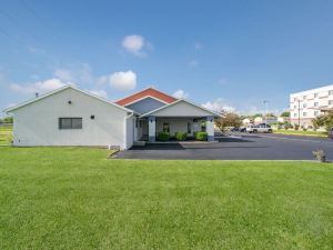 Ramada by Wyndham Effingham