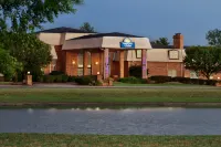 Days Inn & Suites by Wyndham Sikeston Hotels in Miner