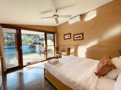 Grape Juice Retreat Rustic Romantic Gateway 5Mins to Beaches & Town Hotels in Margaret River