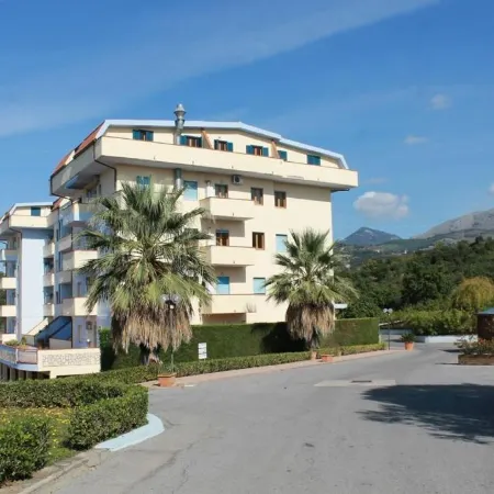 Panorama Apartments Hotele w: Scalea